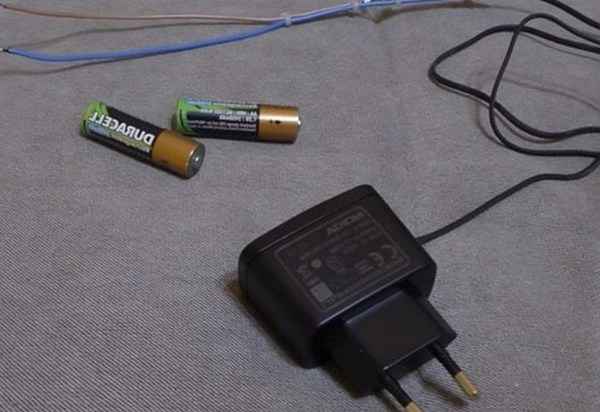 Как зарядить батарейку от мобильной зарядки