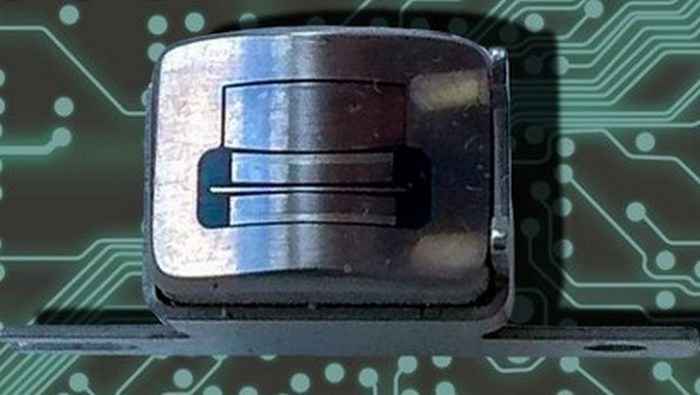 Детектор скрытой проводки из кассетного плеера