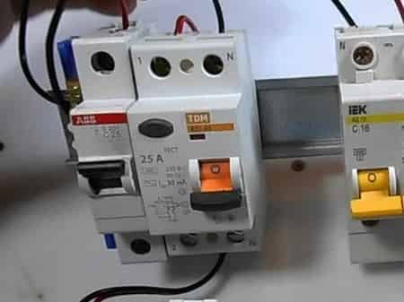 На какой ток ставить УЗО: на 10 мА или 30 мА, как будет правильно?