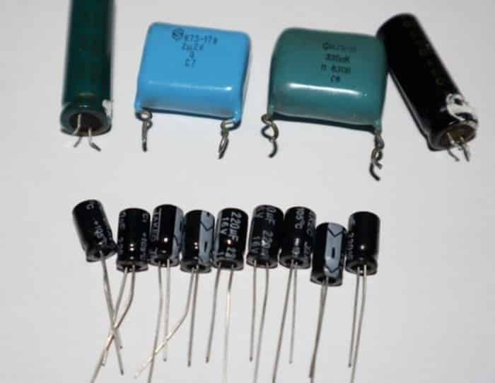 Напряжение или ёмкость, что важней при замене электролитического конденсатора