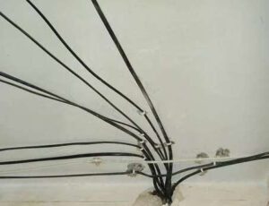 Можно ли прокладывать проводку по диагонали?