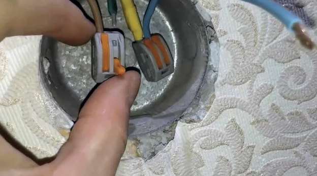 Провода-коротышки: спасаем розетки простыми методами Провода-коротышки: спасаем розетки простыми методами