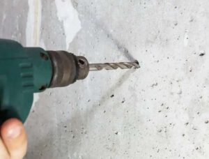 Сверлим стены правильно: советы мастера-электрика