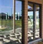 Какие выбрать окна для каркасного дома