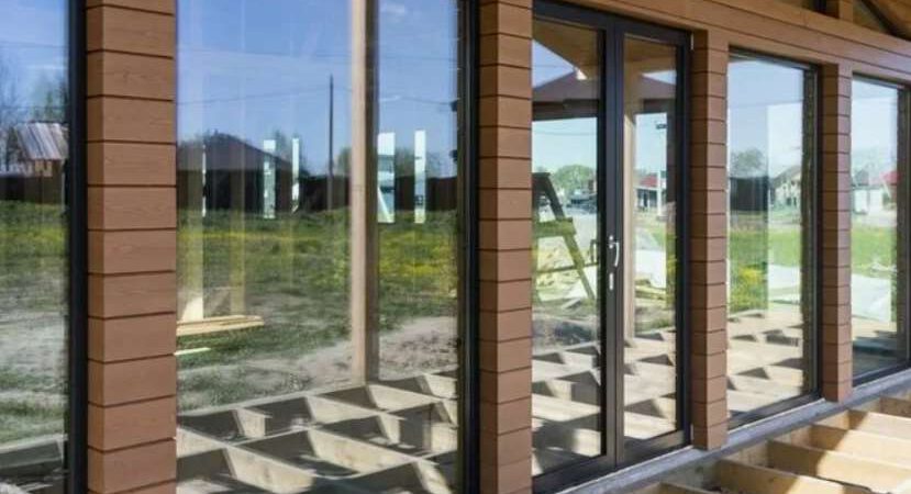 Какие выбрать окна для каркасного дома