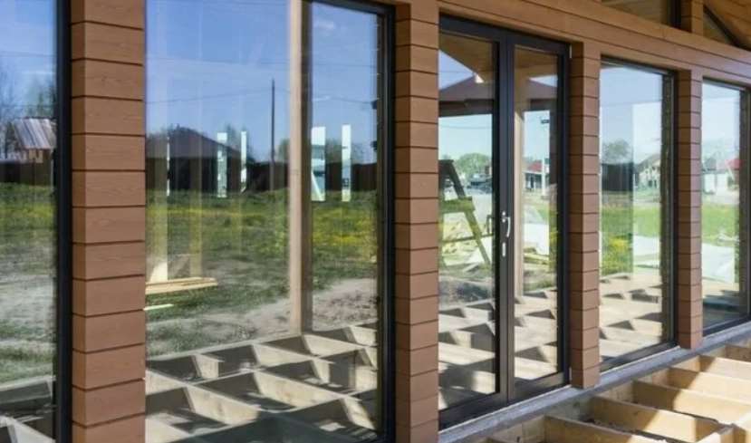 Какие выбрать окна для каркасного дома