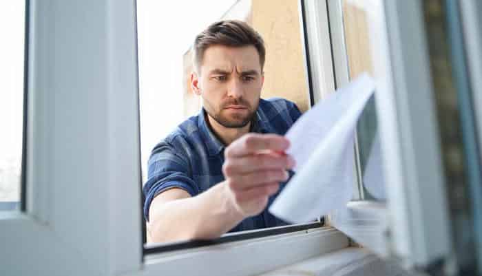 Почему алюминиевые окна продувают зимой и как это исправить без замены рамы?