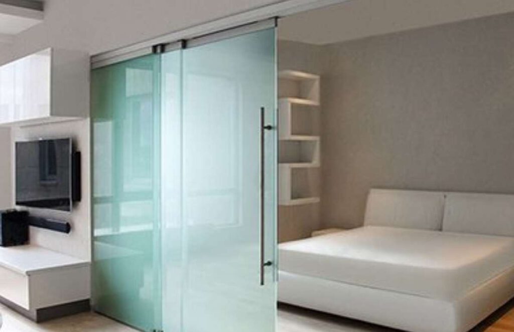 🏠 Зонирование без перепланировки: как стеклянные перегородки меняют пространство